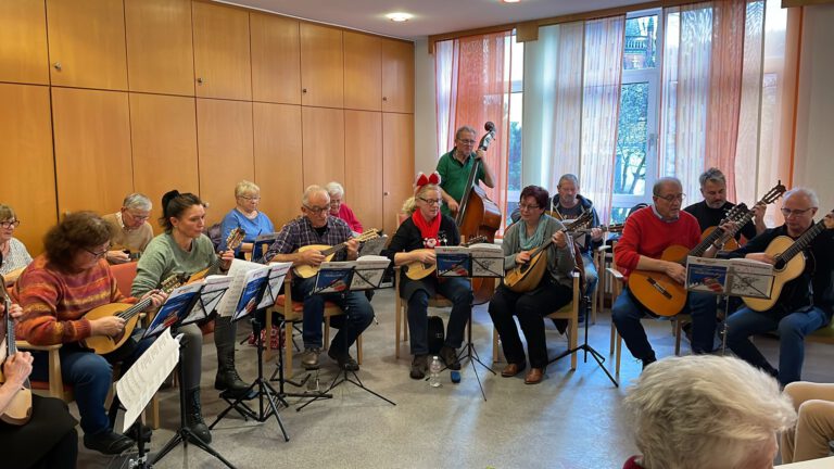 Weihnachtliche Klänge für unsere Senioren